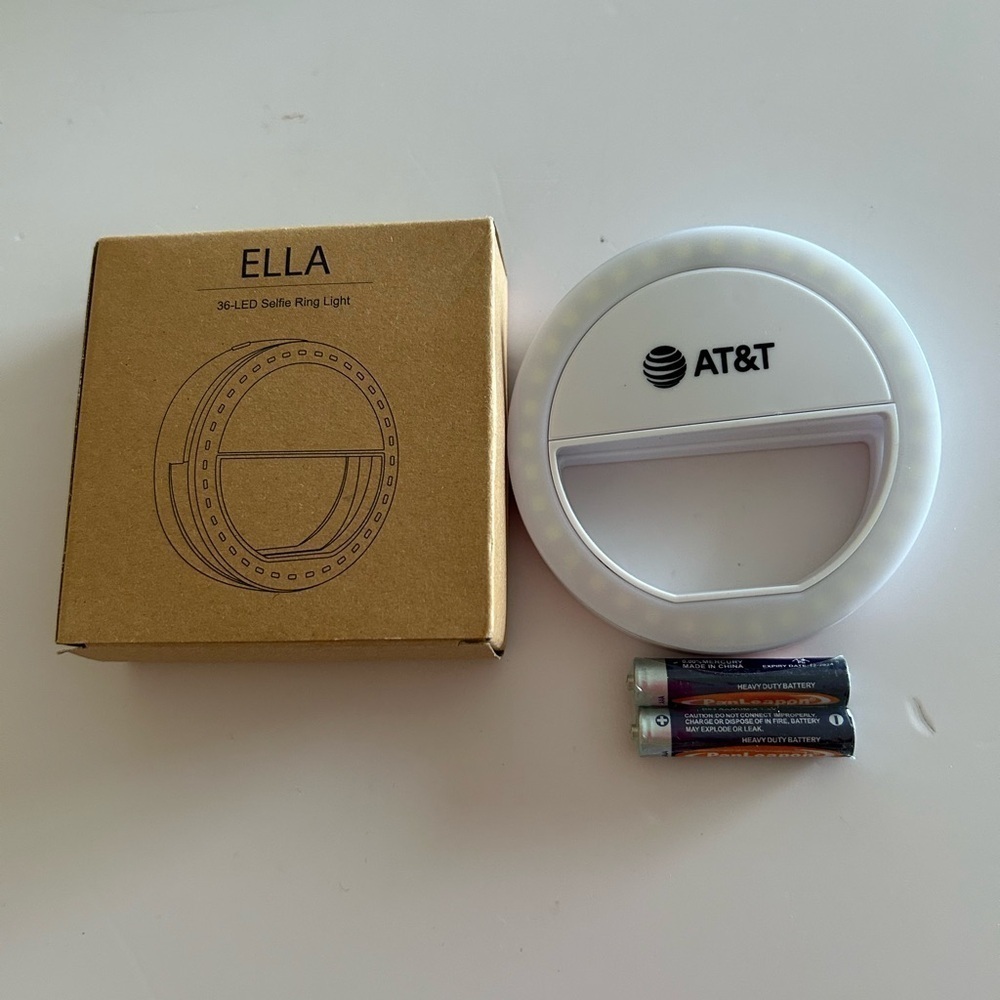 36 LED Selfie Ring Light / Batteries included / WHITE/ BRAND NEW